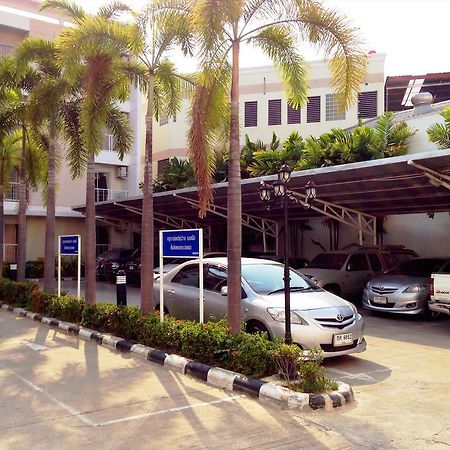 Baanbudsarin Apartment Szingburi Kültér fotó