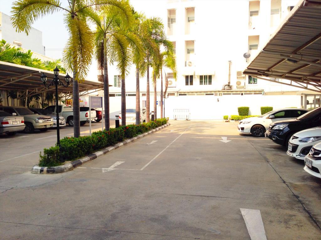 Baanbudsarin Apartment Szingburi Kültér fotó